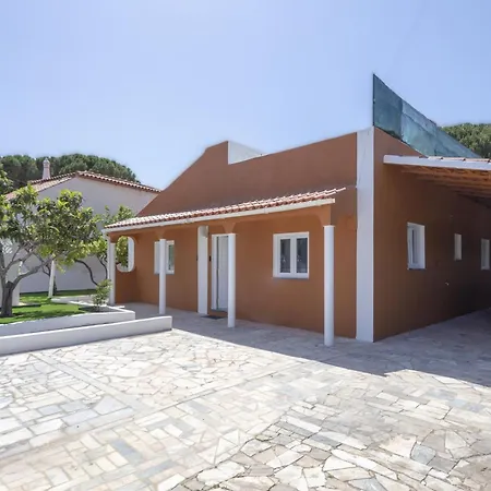 Family-friendly With Private Pool & Rooftop Oasis Alvor
