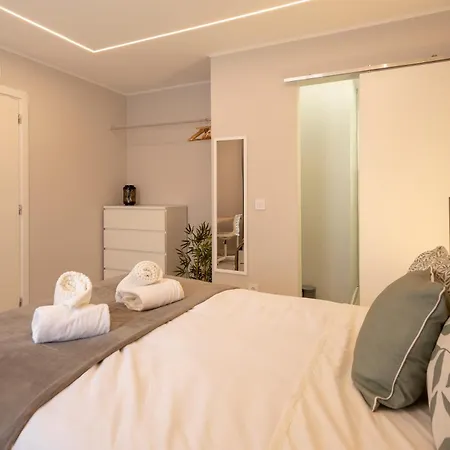 Villa Family-friendly With Private Pool & Rooftop Oasis Alvor