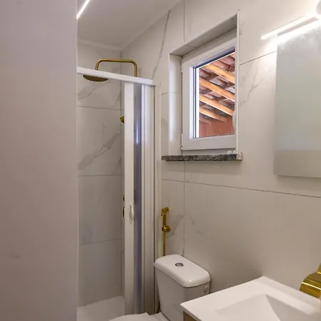 Family-friendly With Private Pool & Rooftop Oasis *